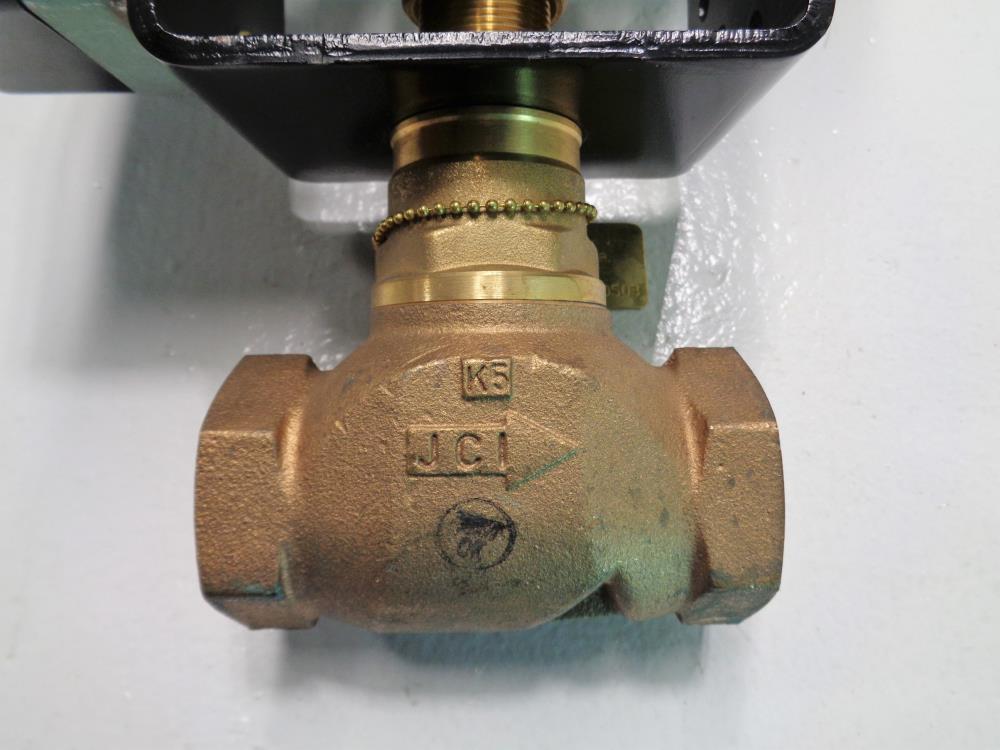 Johnson Controls 1" NPT Globe Valve VG7243NT+822C01 W/ Actuator #MP822C 